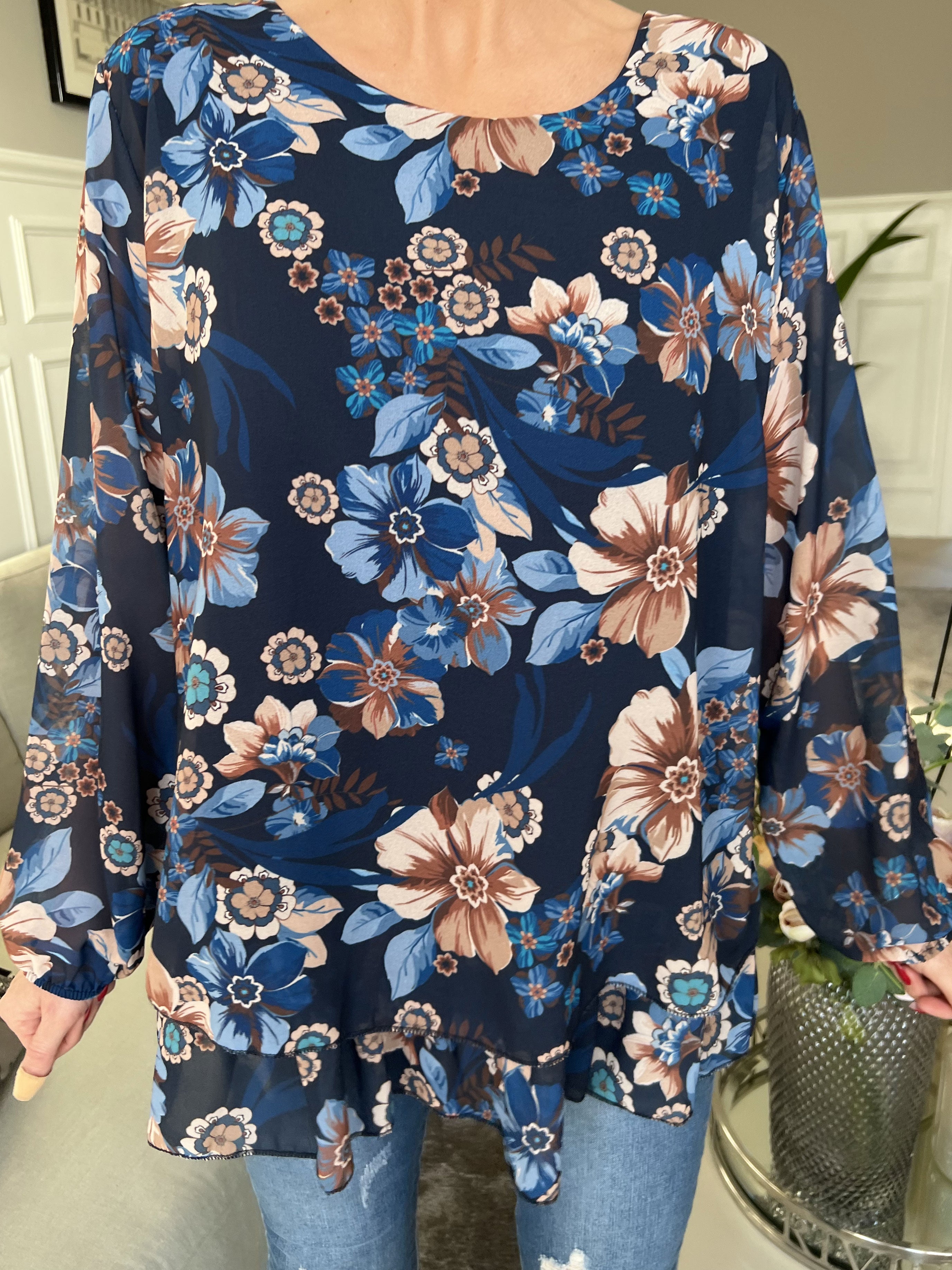 Wicky - Söt tunika i chiffong med blommiga motiv